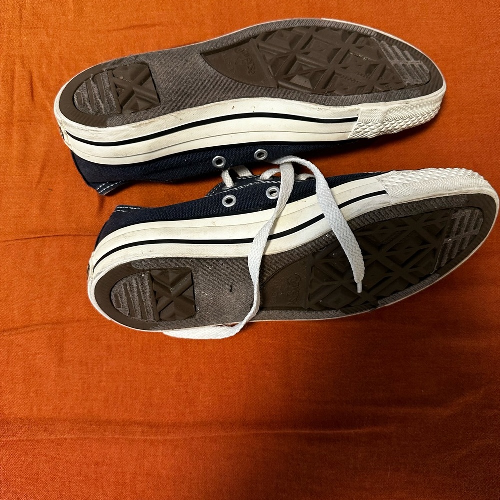 Converse - Picture 2 of 3